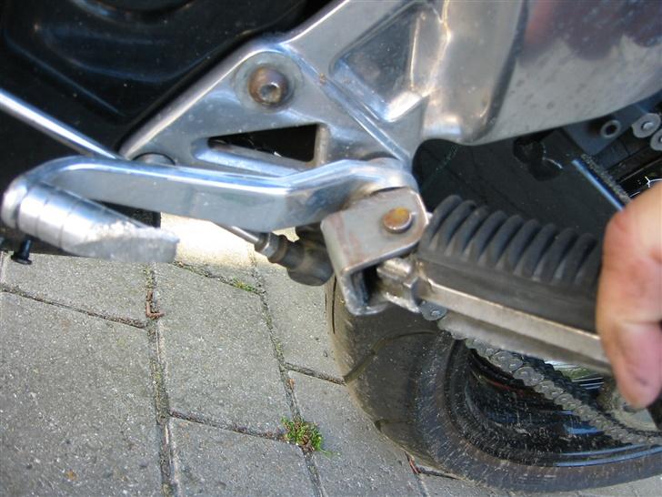 Suzuki RF 900 R "solgt - R.I.P" - Et styk "planslebet" gearpedal billede 18