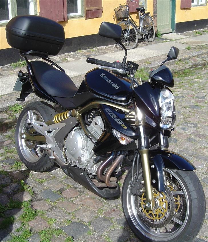 Kawasaki ER6-N - 45l Givi topboks billede 6