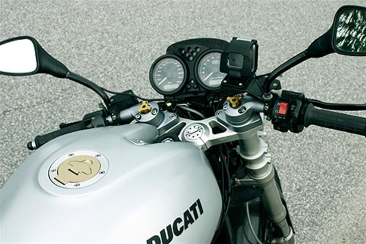 Ducati Monster 800 i.e. - hmm... ikke så meget nyt her bortset fra spejlene billede 8