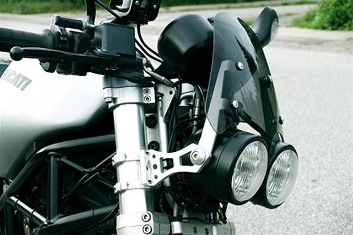 Ducati Monster 800 i.e. - Flyscreen samt forlygteholder closeup billede 9