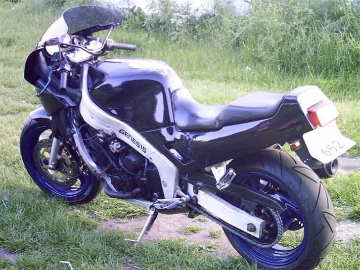 Yamaha fzr  billede 1