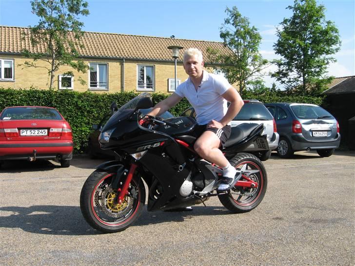 Kawasaki ER-6f - Det er sq da nedern at billederne altid bliver komprimeret til ukendelighed på MC Galleriet! billede 5
