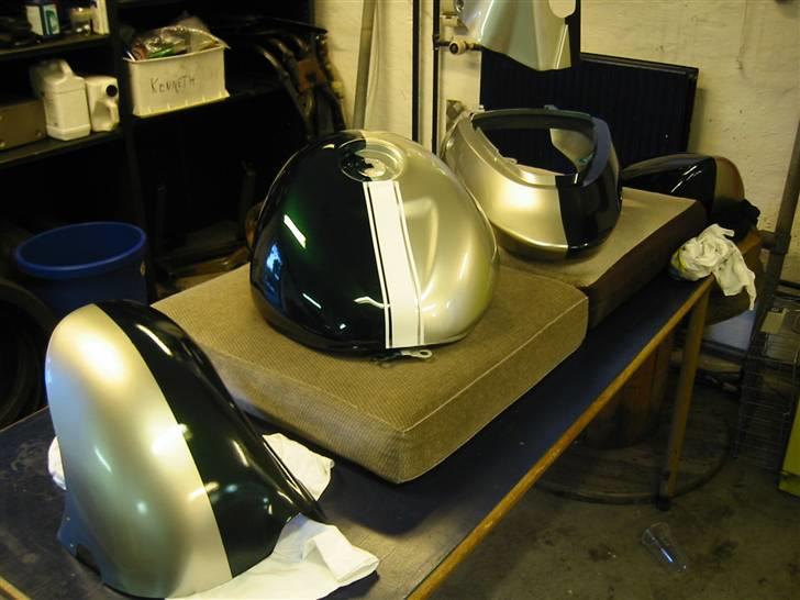 Suzuki TL1000R - Her ligger lidt af de malede dele... billede 7