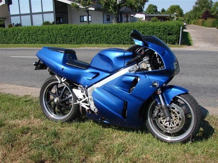 Honda RVF 400 (NC35) billede 8