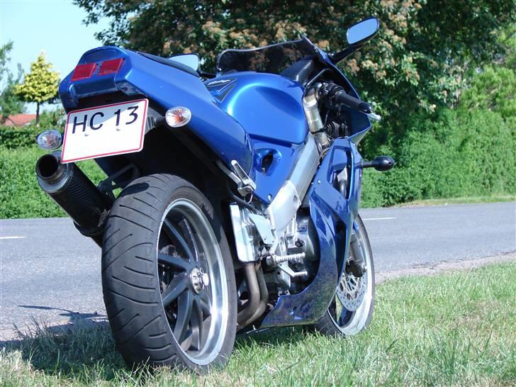 Honda RVF 400 (NC35) billede 10