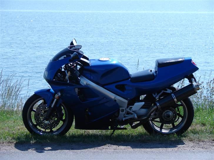 Honda RVF 400 (NC35) billede 11