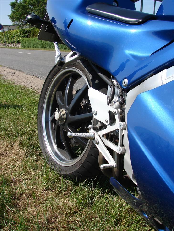 Honda RVF 400 (NC35) billede 15