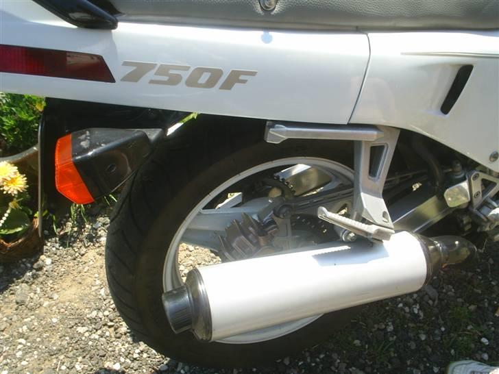 Honda VFR 750 F - Der skal sættes en anden udstødning på... Brummmm billede 5