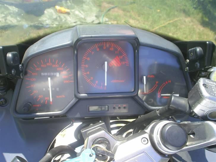 Honda VFR 750 F - Komandobroen billede 7