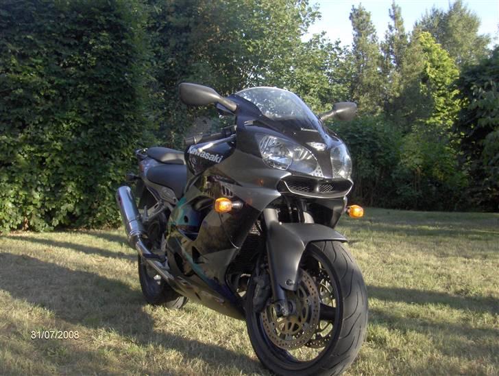 Kawasaki ZX9R - Totalskadet billede 1
