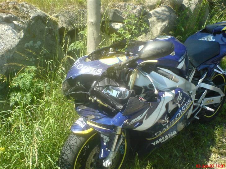 Yamaha YZF R1 +R.I.P.+ - ja de mener den kan bygges op igen, fair nok... billede 10