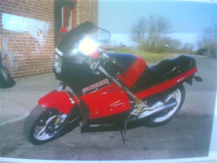 Suzuki rg 250 gamma - min gamle rg 250 den er taget inde fra stuen af billede 1
