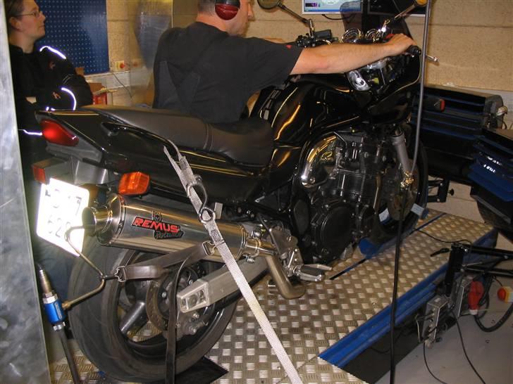 Suzuki GSF 1200 S Bandit - På rullefeldt, se videoen 111,4 Hk billede 16