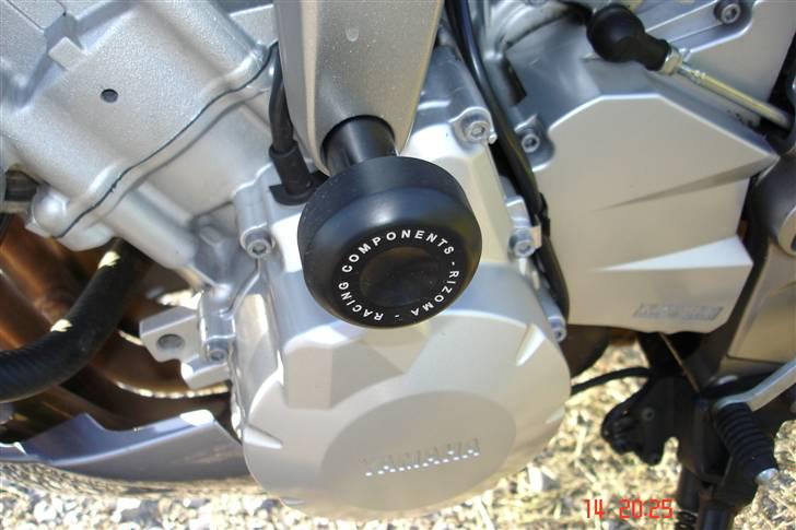 Yamaha FZ6-S Fazer (SOLGT) - RIZOMA crash pads billede 8