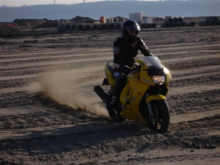 Honda CBR600F3 - Her er jeg nøgen! billede 8