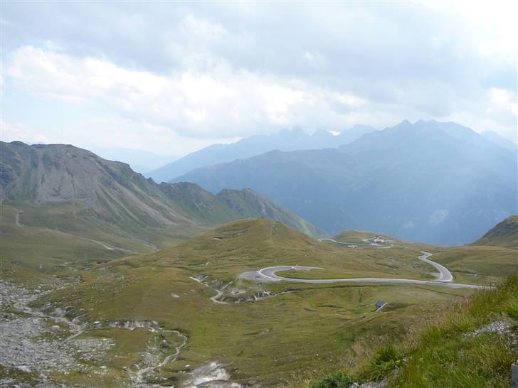 Suzuki dl 650 v-strom (SOLGT) - I sit rette element. På vej over grossglockner. Fantastisk mc vej. billede 11