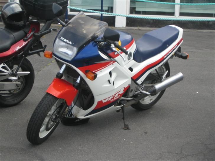 Honda VFR750 RC24 Interceptor billede 12