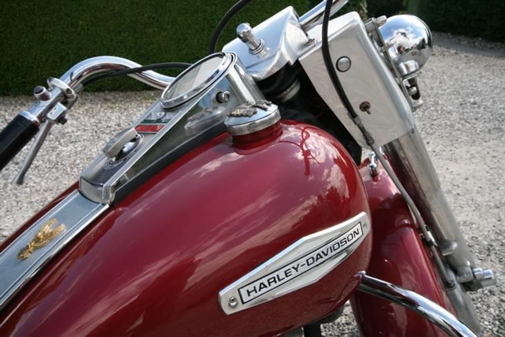 Harley Davidson ElectraGlide - TIL SALG - Når hun kigger væk, er det i virkeligheden bare fordi hun vil ha´ lidt opmærksomhed. Tsk-tsk; typisk kvindfolk... billede 4