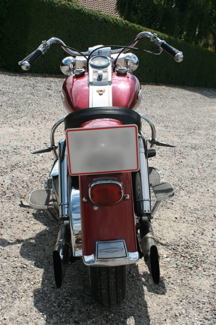 Harley Davidson ElectraGlide - TIL SALG - Fortsat flotte kurver, selv efter hun fik ørn - også nedover og det hele: Der er slet, slet ikke noget dér... billede 12