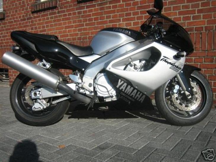 Yamaha yzf 1000 r thunderace billede 1