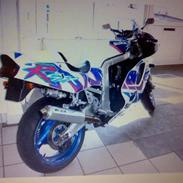 Suzuki gsxr 750