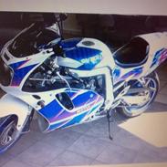 Suzuki gsxr 750