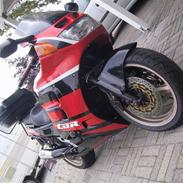 Honda CBR1000F SC24