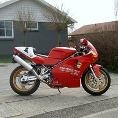 Ducati 888 strada