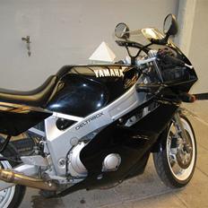 Yamaha FZR
