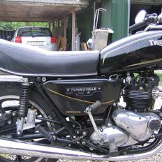 Triumph 140 bonneville LE