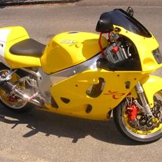 Suzuki GSXR 750