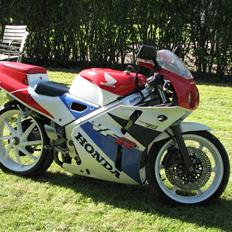 Honda VFR 400 R NC 30 solgt