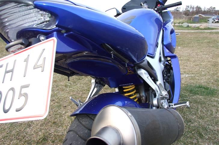 Suzuki sv 650 solgt - et lille nærbillede af røven billede 3