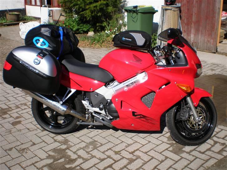 Honda VFR 800   - Så er den pakket til en lille tur i det blå. billede 14