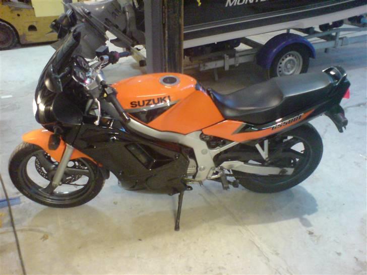 Suzuki GS500E - Så har kåben fået en klat maling :) billede 12