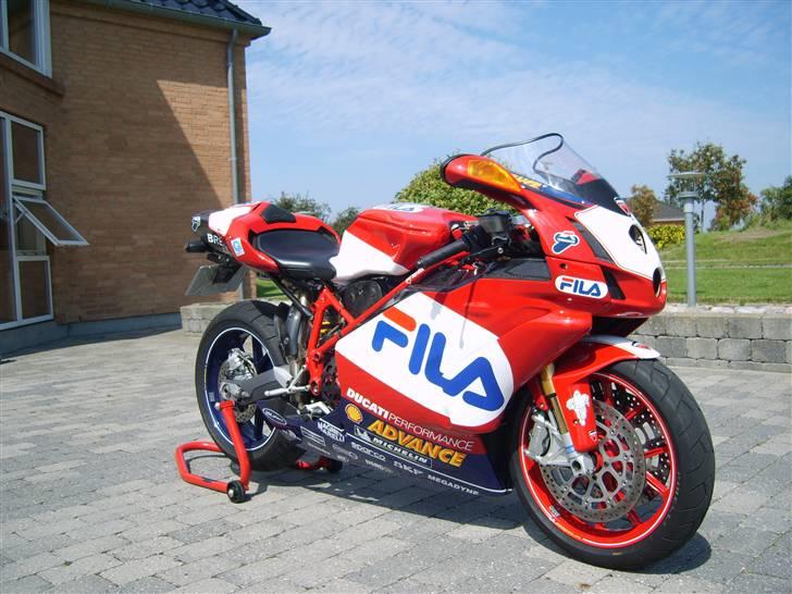 Ducati 999R Fila  nr. 113/200 - Lige kommet ud for at trække vejret billede 2