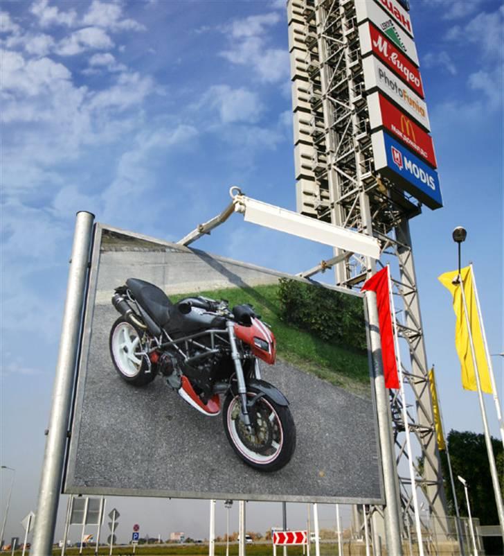 Ducati Monster S4  - Duc´en ser godt ud i profil men, den leder efter en ny ejer ;oD billede 1