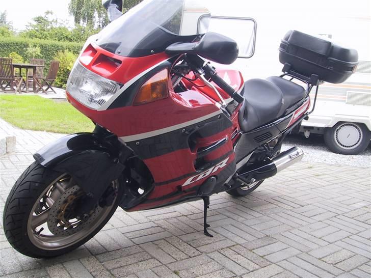 Honda CBR1000F SC24 billede 3