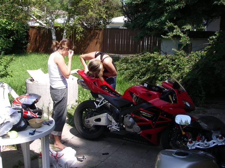 Kawasaki zx636r (solgt) - Hvordan er det nu  man samler det moeg igen!!!! billede 13