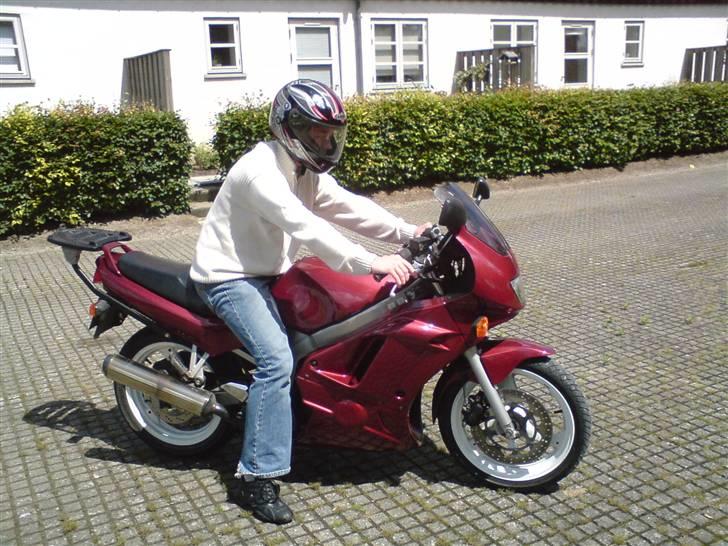 Suzuki GS500E - En kammerat prøvede den lige 50m hen af vejen.. Har sagt til ham han burde bruge udstyr.. :( billede 13