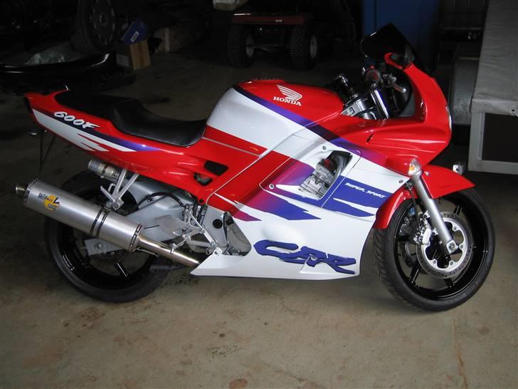 Honda CBR 600F Solgt - Fra siden Helt nyvasket!!! :-) billede 1