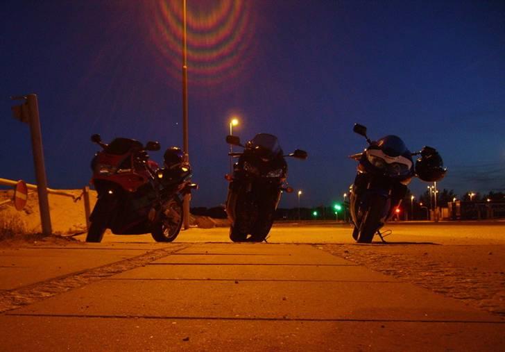 Yamaha YZF R1 – R.I.P. - Stemningsbillede fra striben en sen aftenstund... billede 9