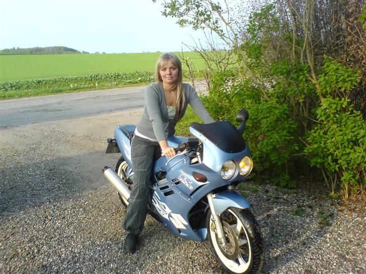 Suzuki gsx-R 250 - Så glad hun er.. ;) billede 8