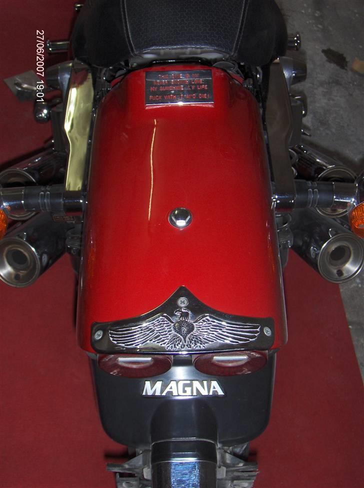 Honda Super Magna VF 700C - If you can read this, the bitch is falen off!! ;-) billede 3