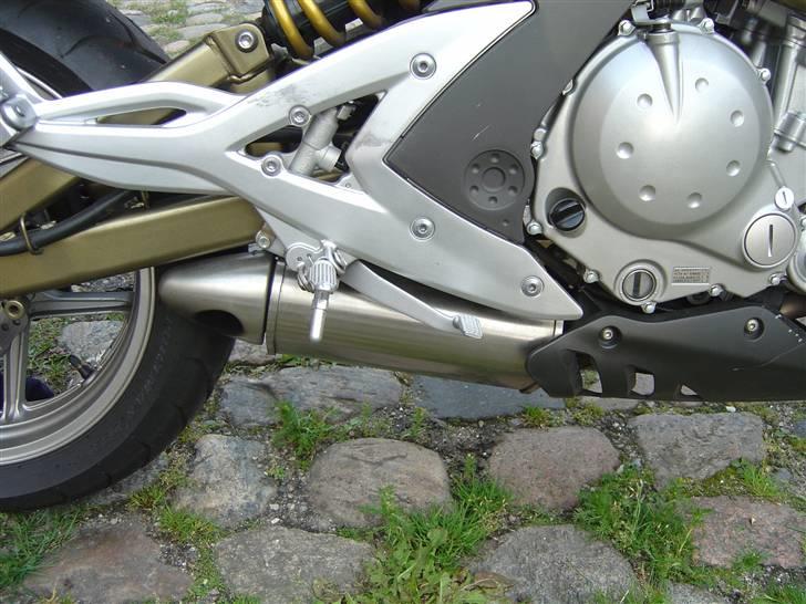 Kawasaki ER6-N - Moto GP inspireret udstødning med katalysator billede 9