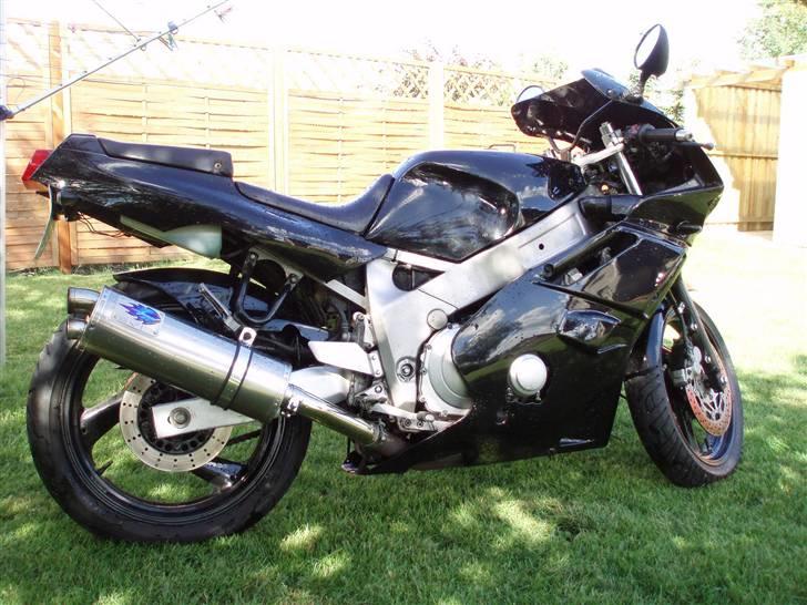 Yamaha FZR 600 solgt billede 1