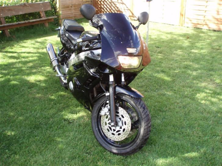 Yamaha FZR 600 solgt billede 2