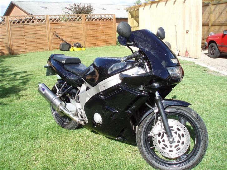 Yamaha FZR 600 solgt billede 4