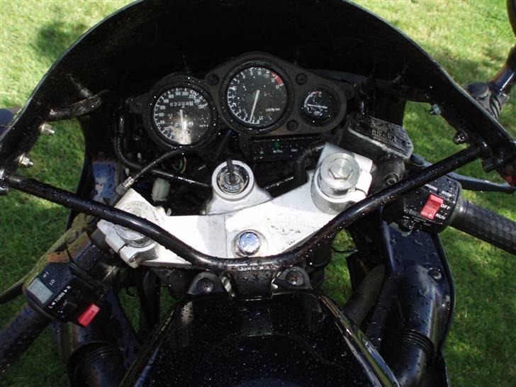 Yamaha FZR 600 solgt billede 8