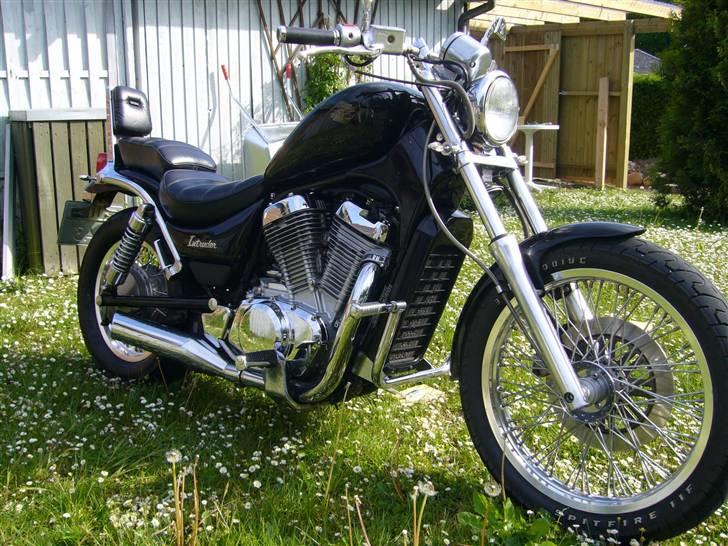 Suzuki VS700 Intruder billede 3